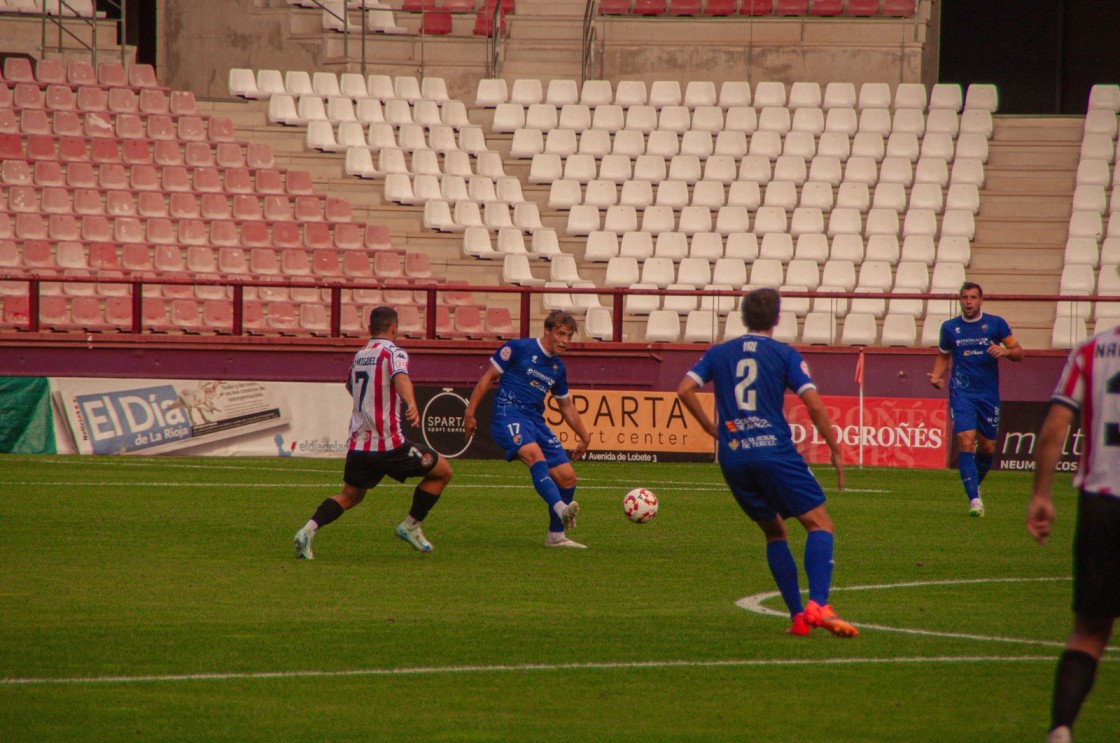 Segundo empate en la segunda jornada para el CD Teruel, que planta cara en Las Gaunas (1-1)