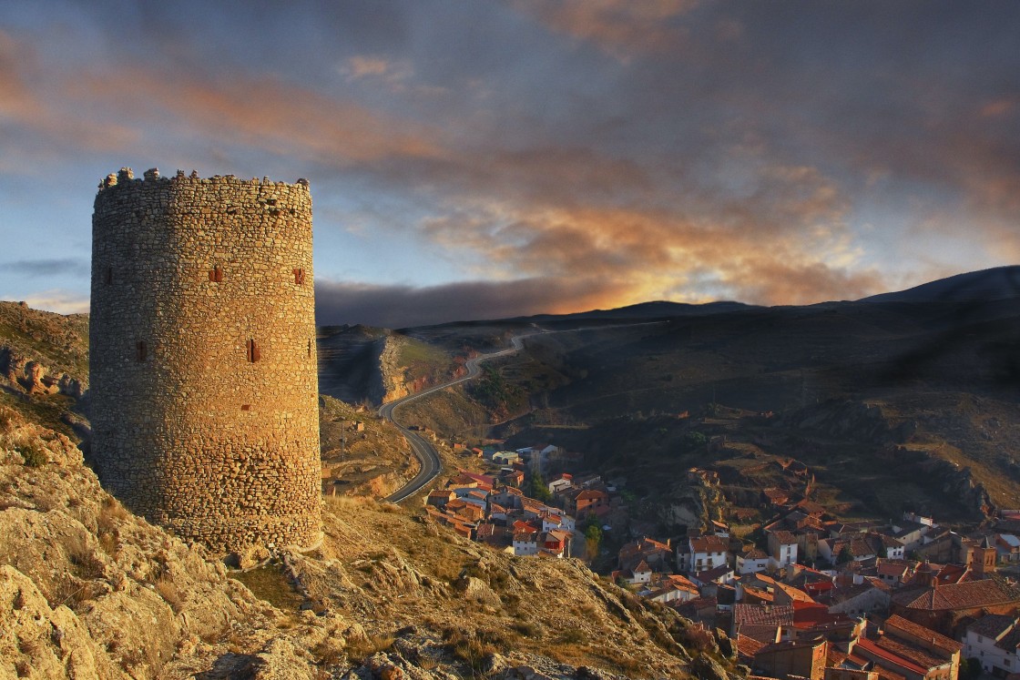 El Castillo de La Hoz de  La Vieja, una fortaleza  que se construyó en medio de una fuerte polémica