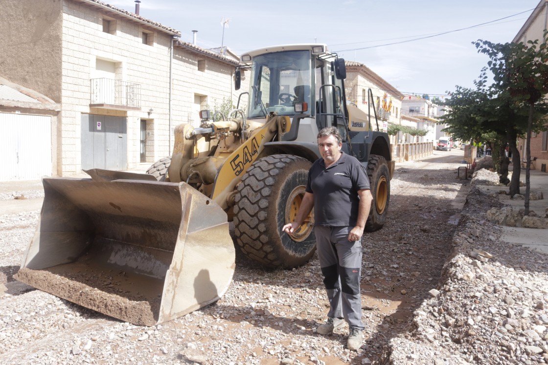 Santiago Bureta, responsable de la empresa Áridos Daroca: “Hasta que nos pilló otra vez el agua, saqué en una mañana 25 viajes de camión de la rambla”