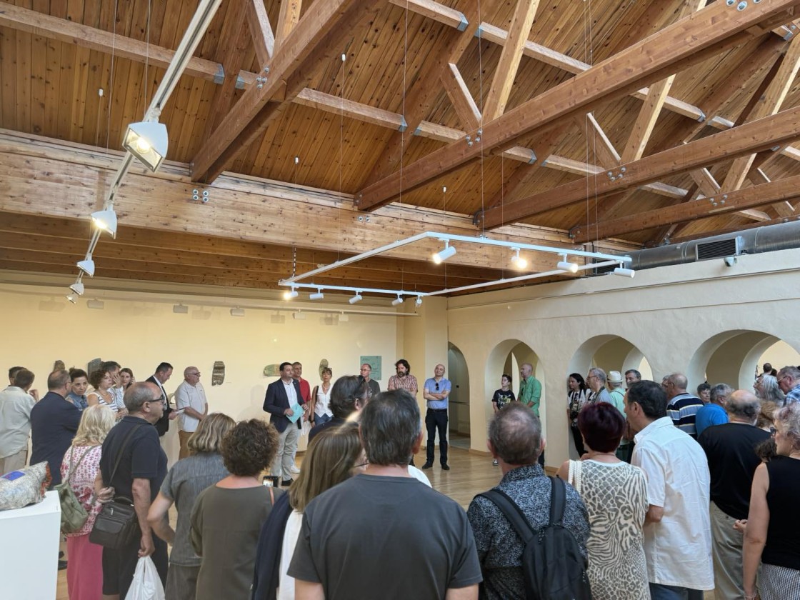 El ceramista Fidel Ferrando expone sus últimas obras en la Sala Municipal de Alcañiz