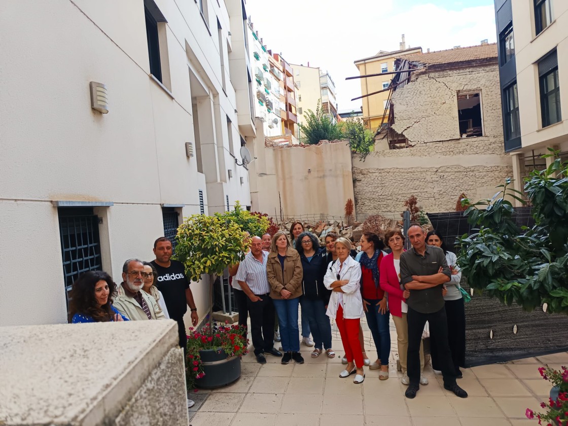 Los escombros del derrumbe de San Francisco que hay en el Residencial Valparaíso llevan 15 meses sin retirarse del patio