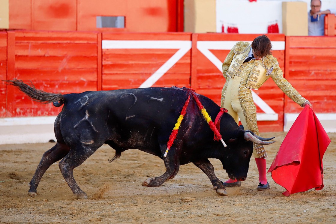 Tomás González, triunfador en Peralta ante los de Raso de Portillo