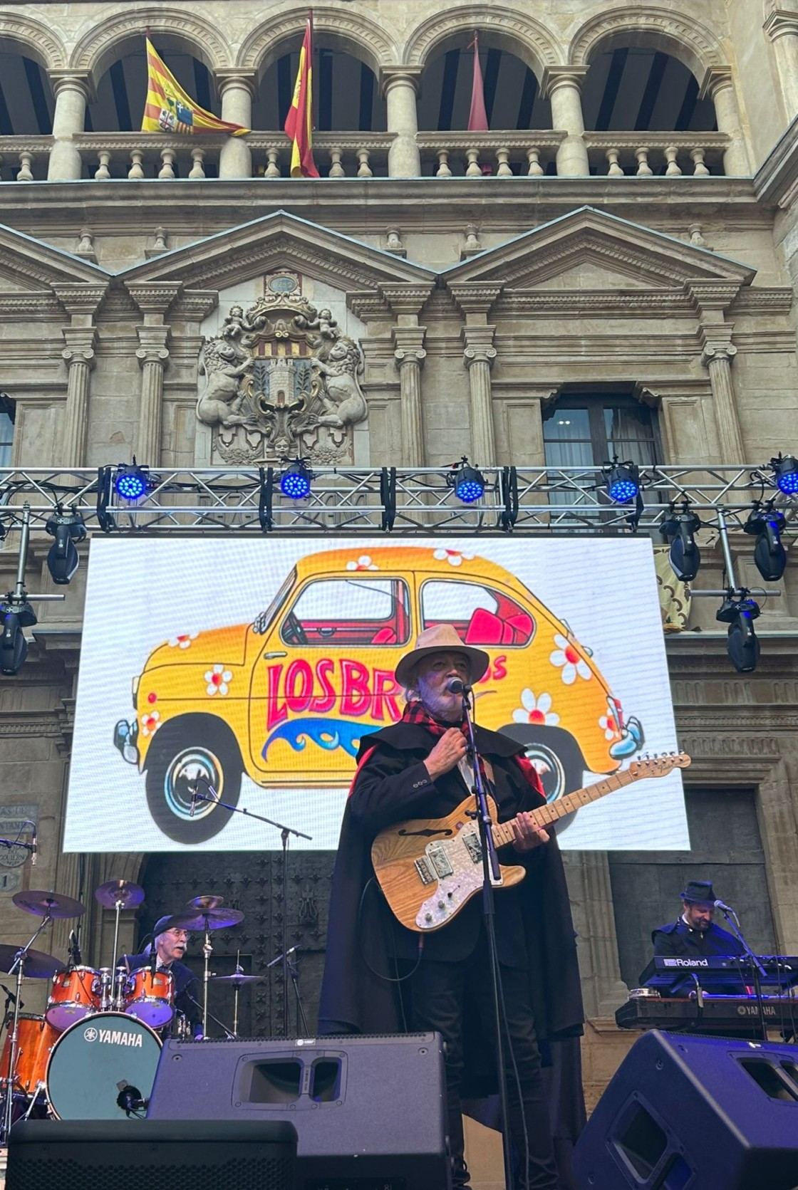 Miguel Morales, líder y guitarrista de Los Brincos: “Le damos una gran patada al calendario. Cuando la gente nos escucha vuelven 50 años atrás”