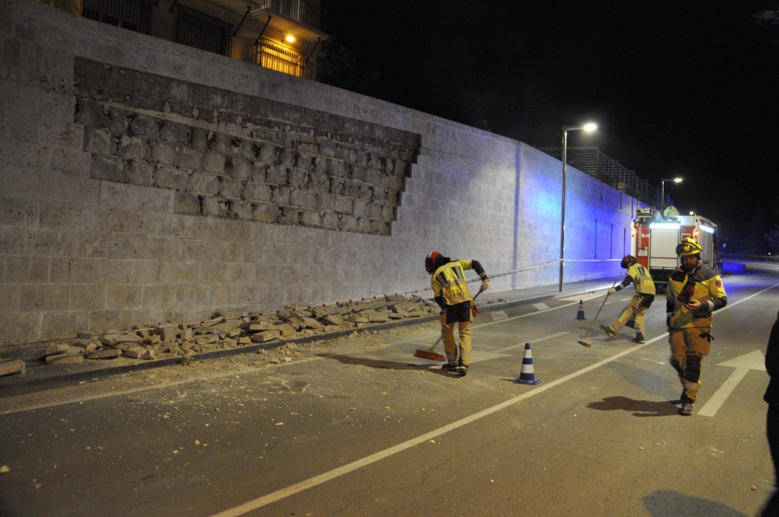 Un muro se derrumba en el paseo del Óvalo de la capital