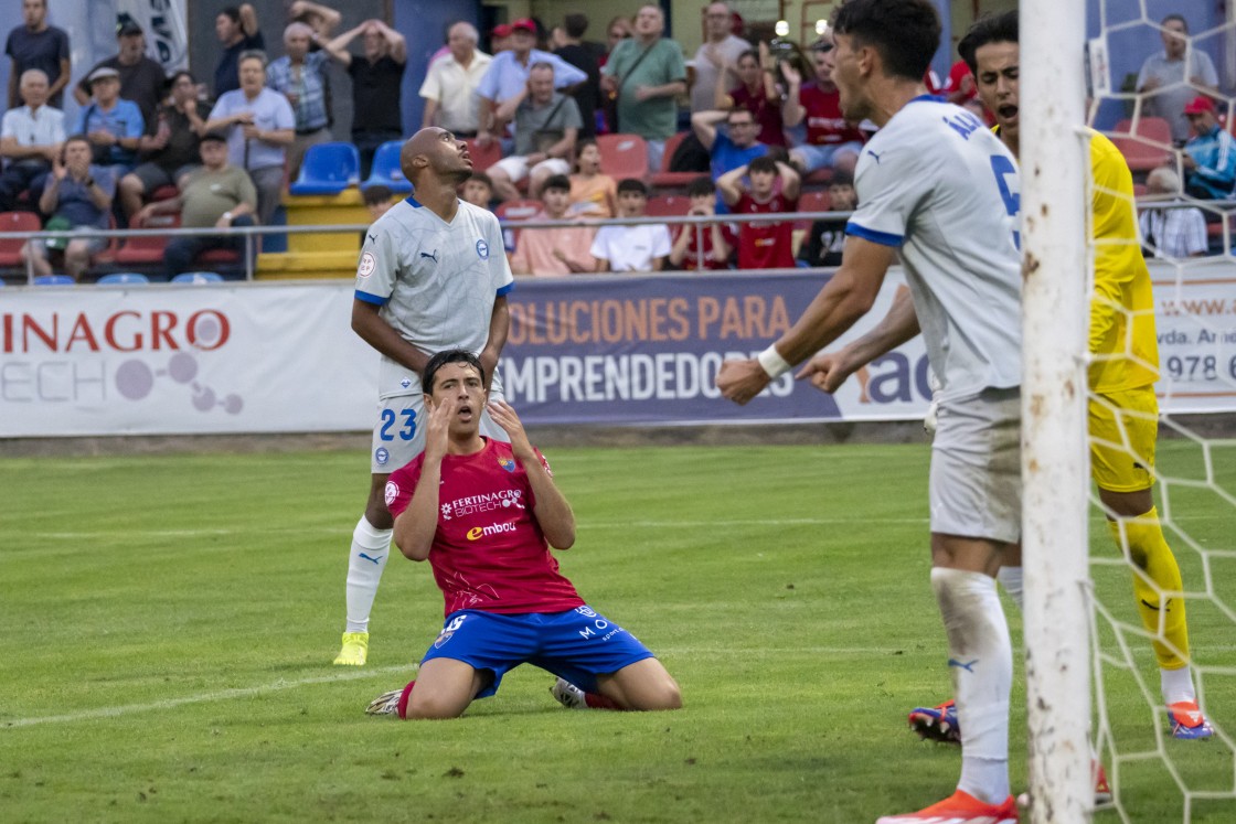 La rodilla vuelve a lastrar a Pelayo y se pierde la temporada