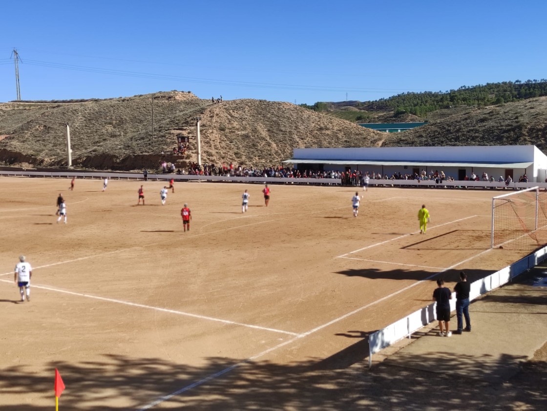 El Real Zaragoza se lleva el choque conmemorativo de veteranos ante el Híjar