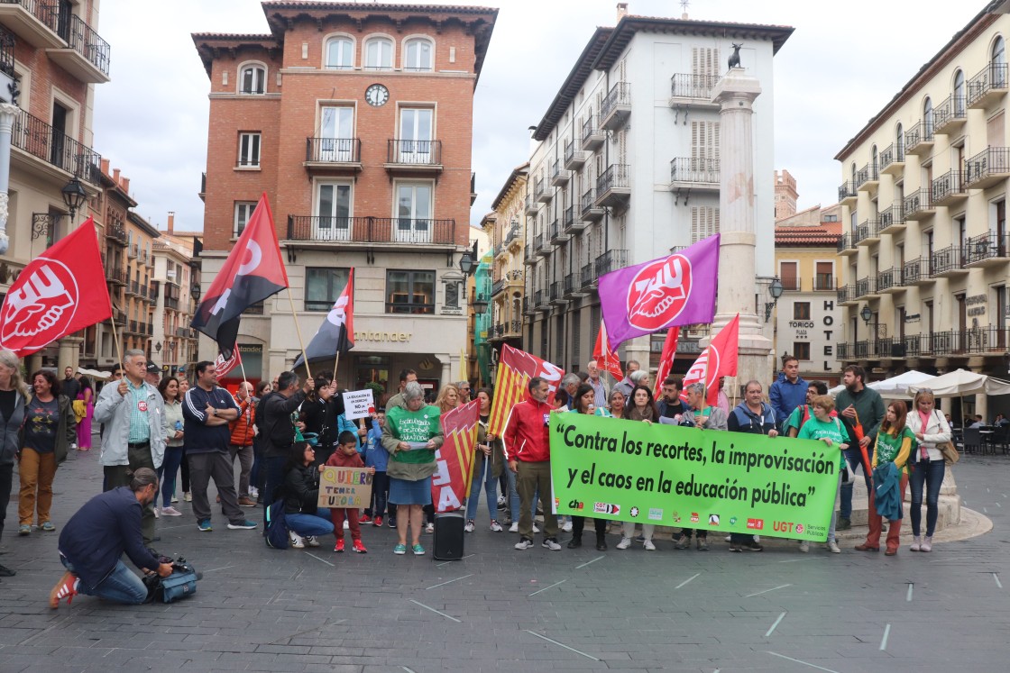 Sindicatos, asociaciones y partidos políticos se movilizan por la educación