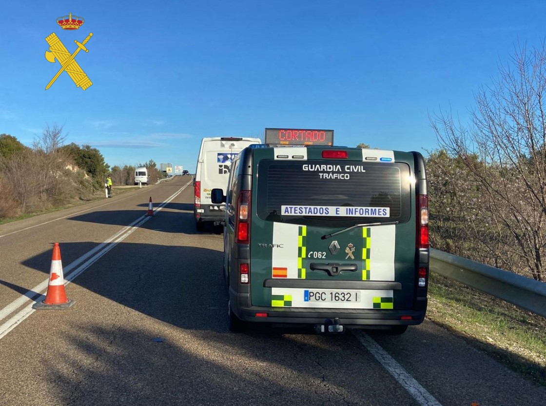 La Guardia Civil de Teruel investiga a un conductor por circular con un vehículo careciendo de permiso de conducir y a su madre por permitirle hacerlo