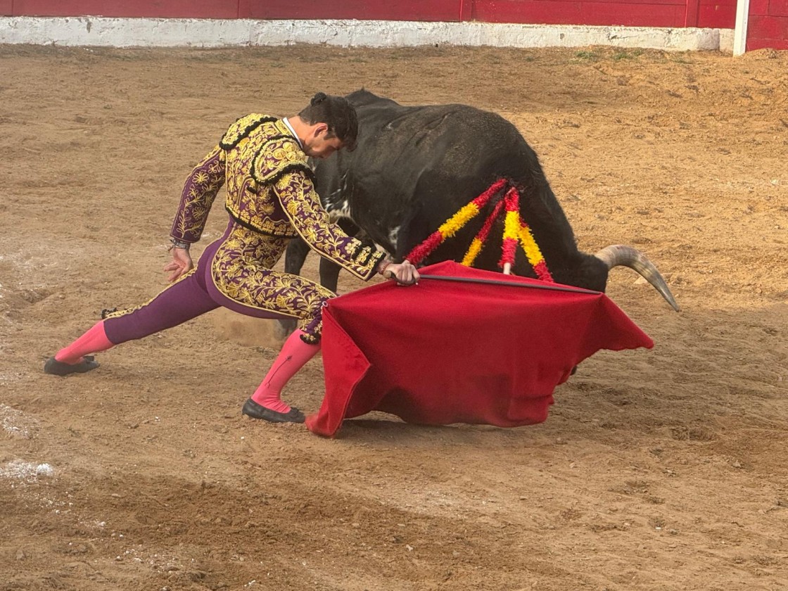 Pedro Andrés cortó cuatro orejas en la novillada picada de Orihuela del Tremedal