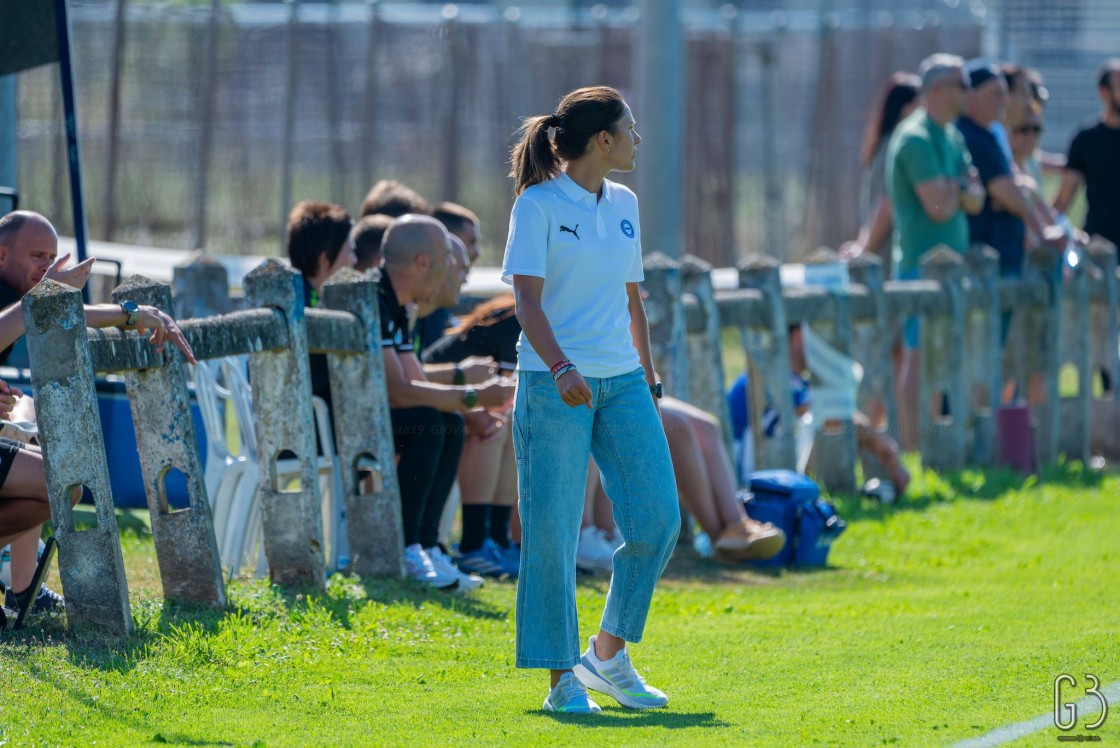 Andrea Esteban, futbolista y entrenadora turolense: “Teruel tiene grandes referentes en el fútbol femenino, con más unión veremos buenos resultados”