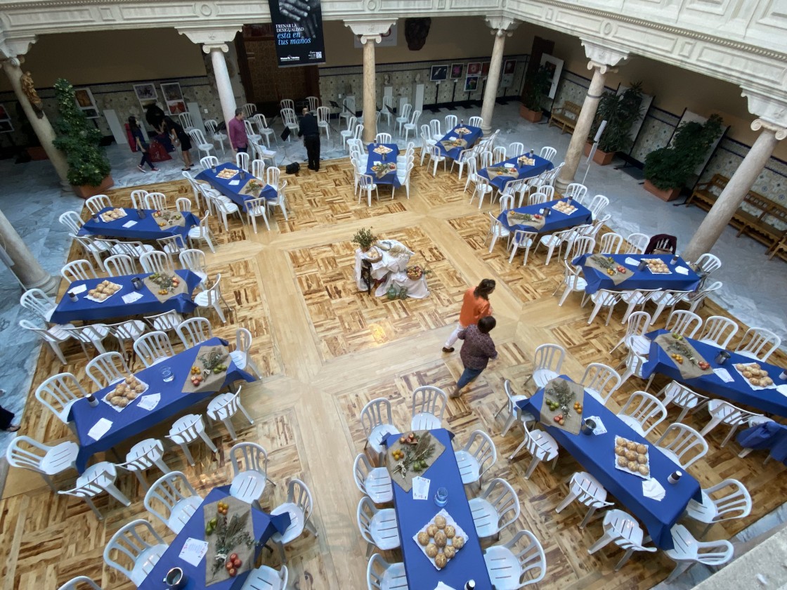 Manos Unidas celebra en Teruel  su cena del hambre el 2 de octubre en el Claustro del Obispado