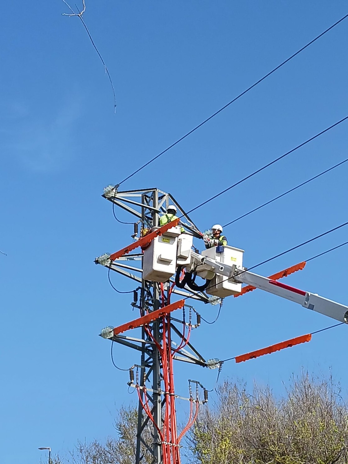 Endesa destina 100.000 euros en la mejora tecnológica de la red en el entorno de Albarracín