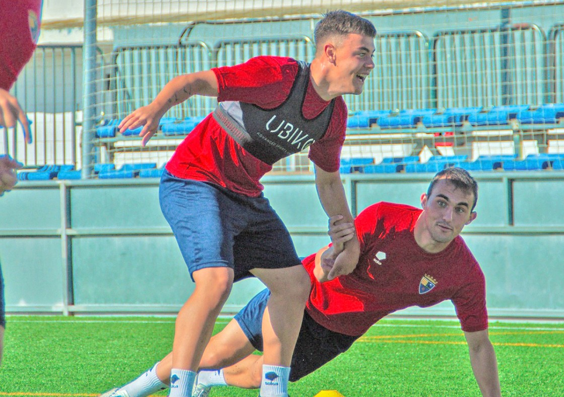 Roger Marcé entrena ya con el grupo del Teruel y afina su forma para jugar