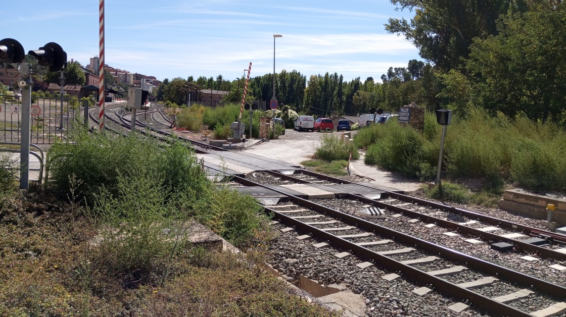 Adif invertirá 3 millones para suprimir el paso a nivel de la estación de Teruel