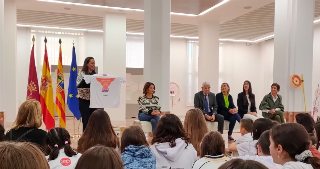 Susín anima en Teruel a la participación de la infancia en las políticas públicas: “No sois futuro, sois presente”