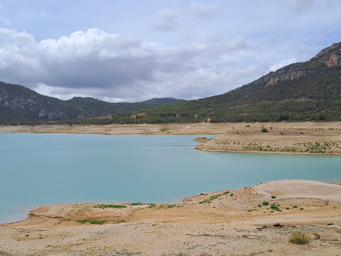 La toma de agua flotante a reparar en Cueva Foradada entrará en servicio el mes de enero