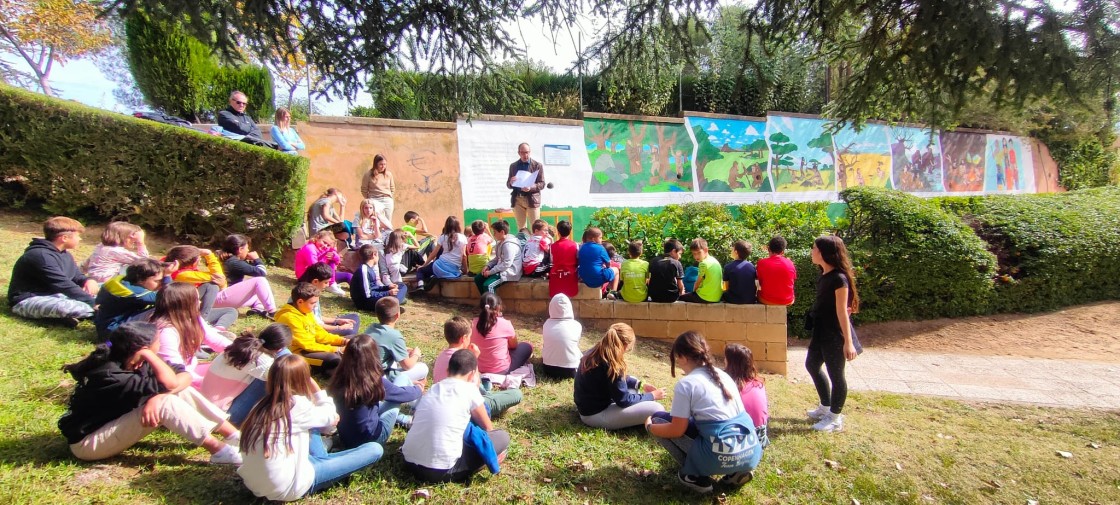 Siete millones de años de evolución humana en 30 metros de mural en la Universidad