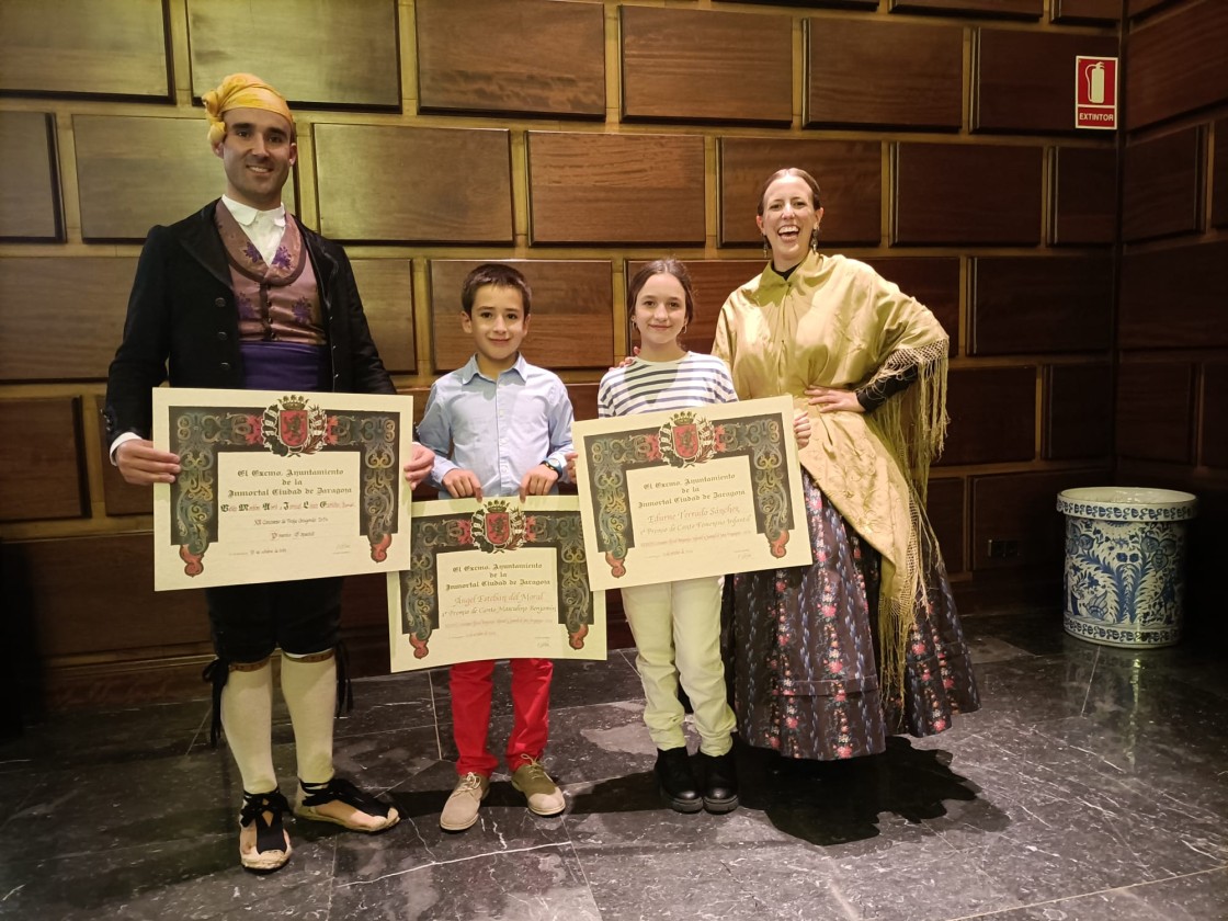 Los niños Edurne Terrado y Ángel Esteban, premiados en el Concurso de Jota