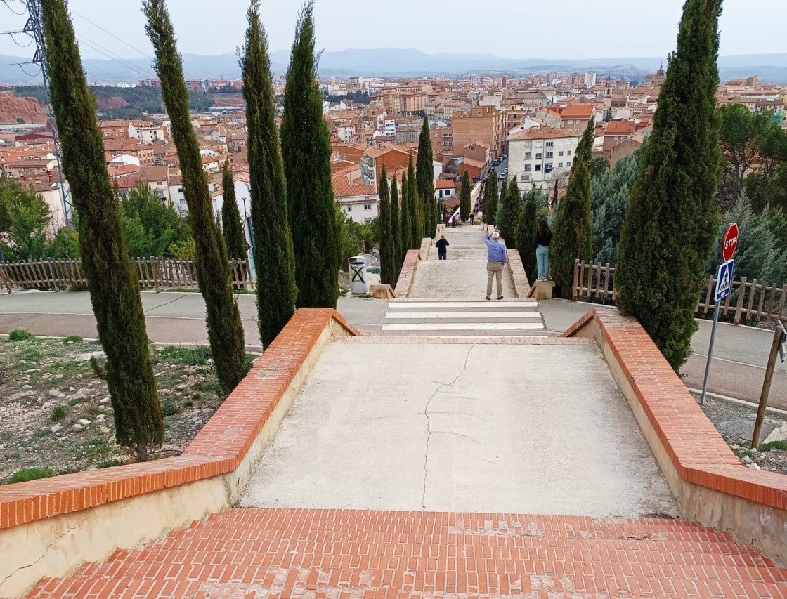 El Ayuntamiento de Teruel licita las obras de adecuación de las escaleras de acceso al cementerio municipal