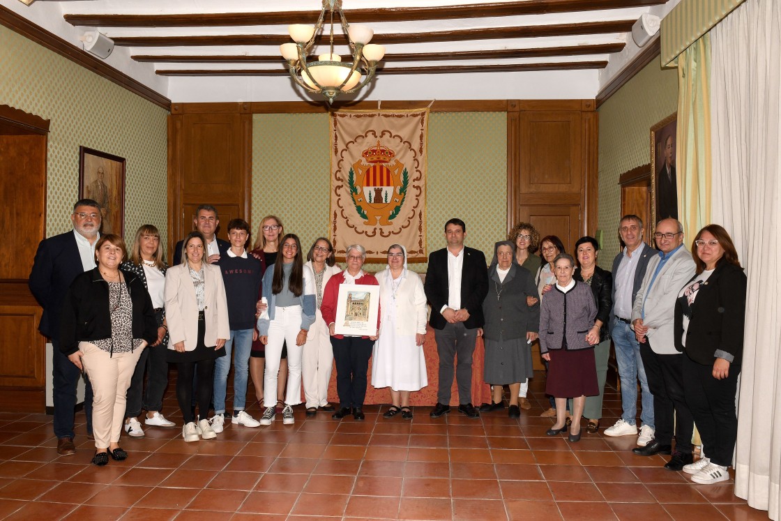 El Ayuntamiento de Alcañiz despide oficialmente a las religiosas de la congregación de La Caridad de Santa Ana, que llegó al municipio en 1878