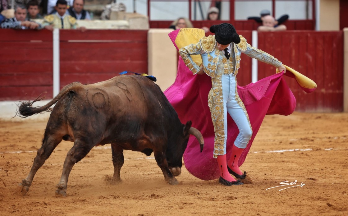 El novillero Aarón Palacio, sublime, corta dos orejas en Calanda: Aragón tiene un torero