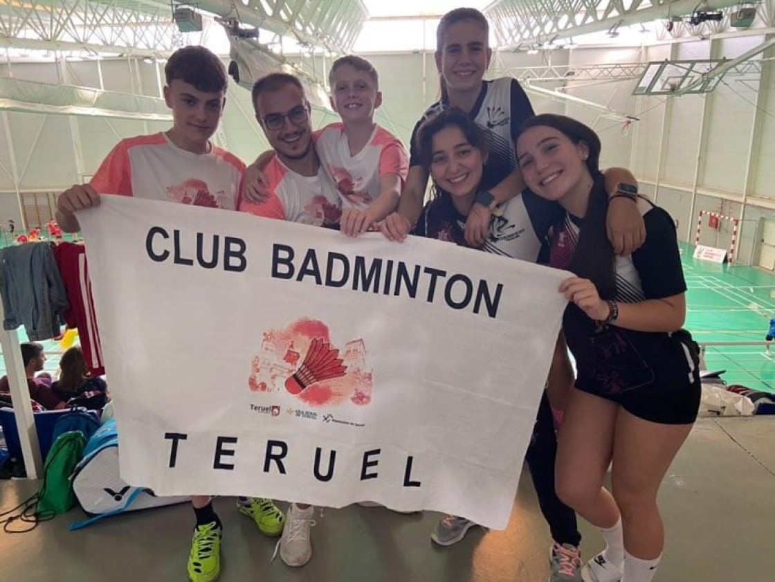 Ángela Lafuente se erige doble campeona de Aragón de bádminton