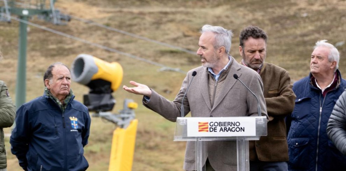 Azcón confirma una inversión de casi 13 millones de euros en cuatro años en las estaciones de esquí de Valdelinares y Javalambre