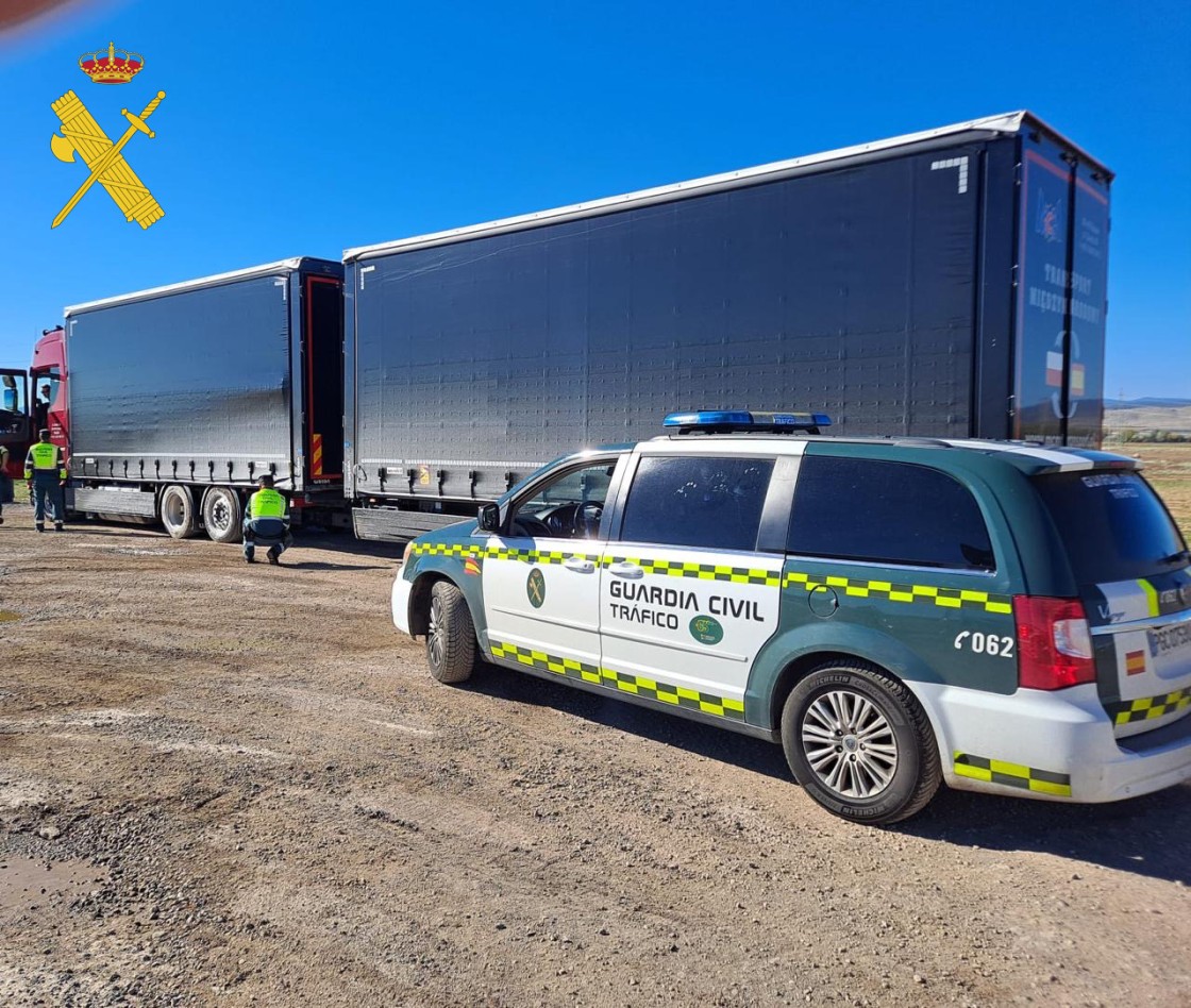 Interceptado un camionero que conducía bebido, drogado y de forma temeraria en la A-23 en Torrelacárcel