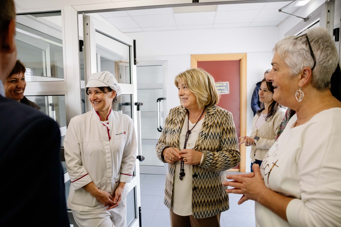 Educación transformará una decena de comedores de línea fría a cocinas 'in situ', entre ellos el del colegio Ensanche