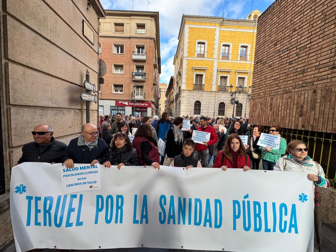 Más de 500 personas se manifiestan en Teruel en defensa de la sanidad pública