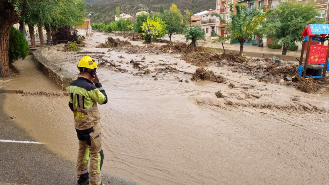 Los vecinos desalojados en Montalbán de viviendas cercanas al río vuelven a sus casas