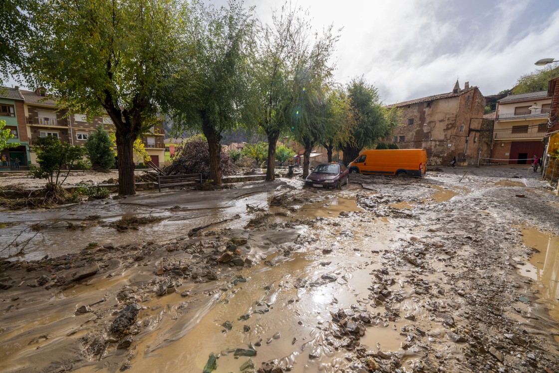 La dana se ceba en Teruel con desalojos puntuales, inundaciones y cortes viarios