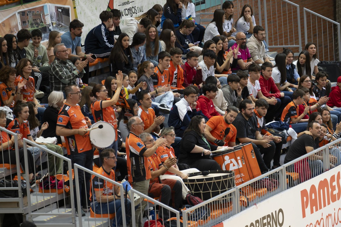 Rifa solidaria a favor de los afectados por la gota fría de Valencia en el partido de Pamesa en Los Planos