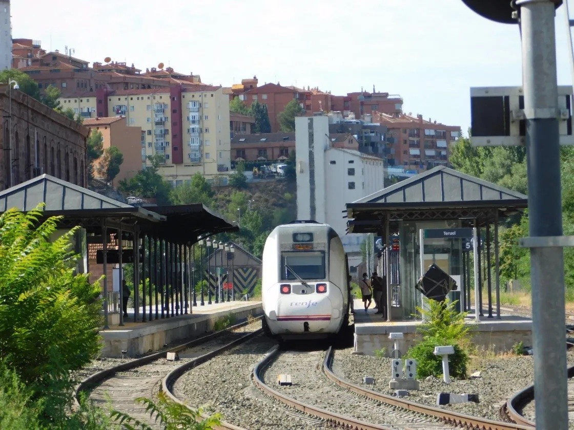 Se restablecen los servicios de Media Distancia entre València-Teruel-Zaragoza