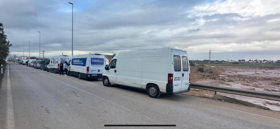 Llega a Valencia el convoy de ayuda humanitaria que ha partido a primera hora desde Teruel