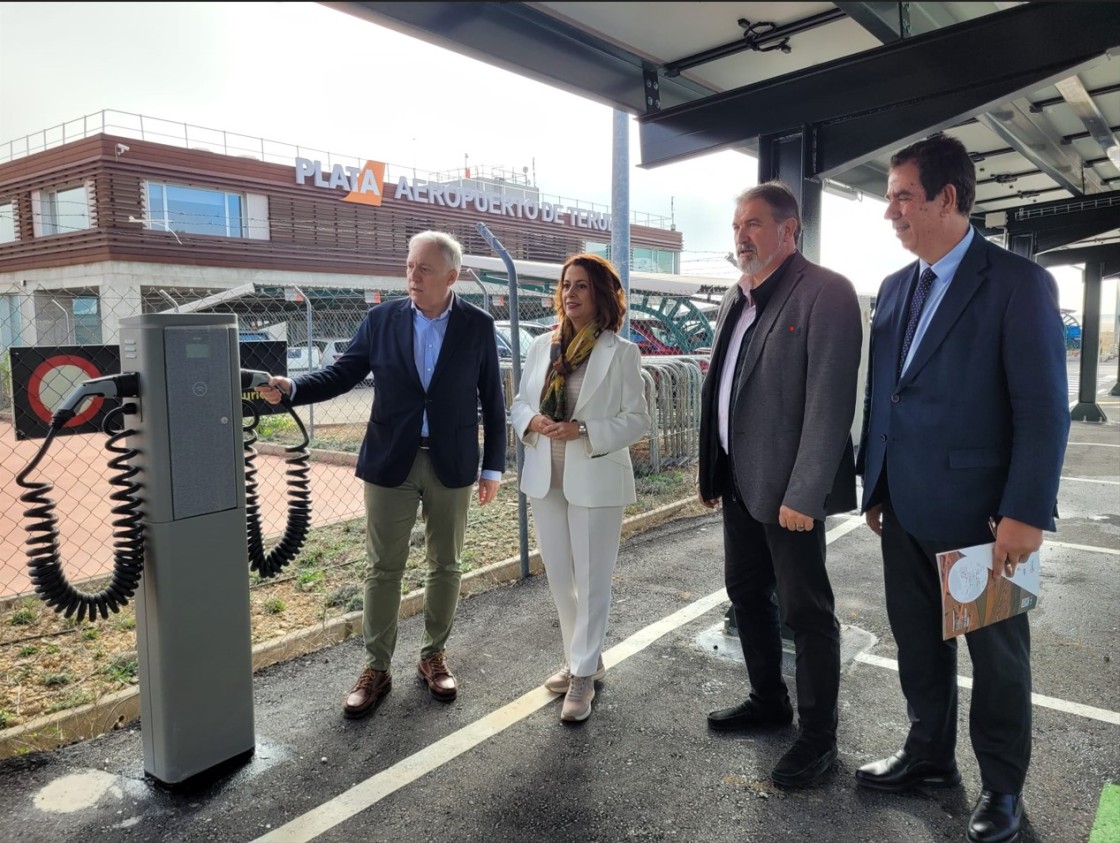 El Aeropuerto de Teruel inaugura un nuevo parking para 160 vehículos e inicia el trámite para la ampliación de su sede