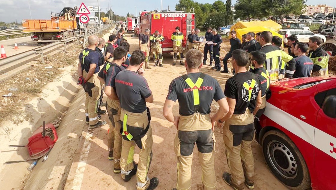 Una cadena hotelera ‘recompensa’ a los bomberos de la DPT por su solidaridad