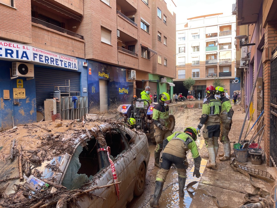 El colector, la limpieza del sector asignado y garajes y retirar los materiales de polígono industrial, principales objetivos del operativo de Aragón