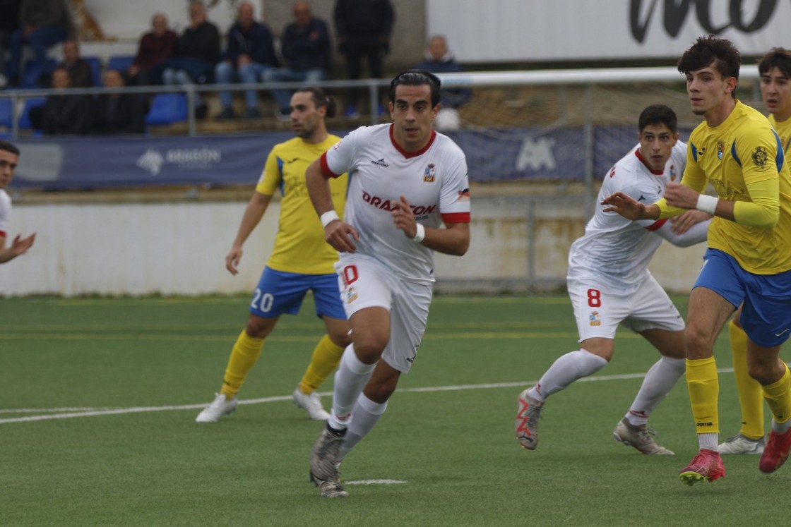 EL CD Utrillas vuelve a la senda del triunfo y supera a un Almudévar valiente (1-0)