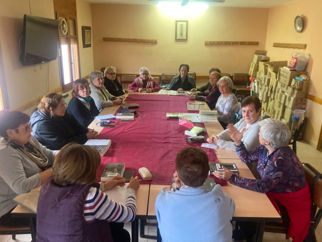 El Club de Lectura de San Martín del Río celebra  su décimo aniversario