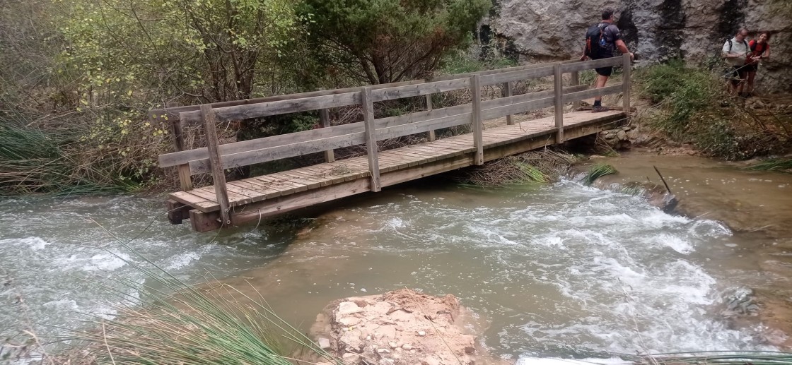 Las riadas destrozan varias pasarelas turísticas en El  Cuervo y Calomarde