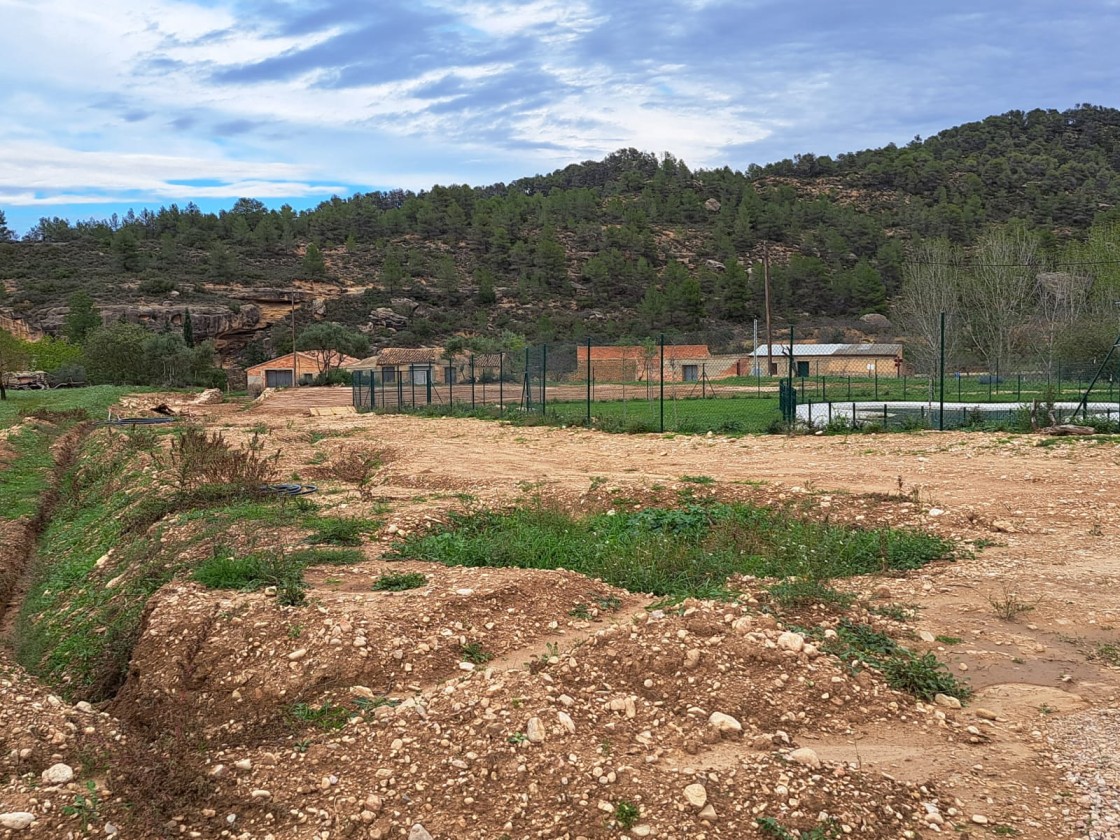 Arens de Lledó finalizará las obras anexas a la piscina a final de mes