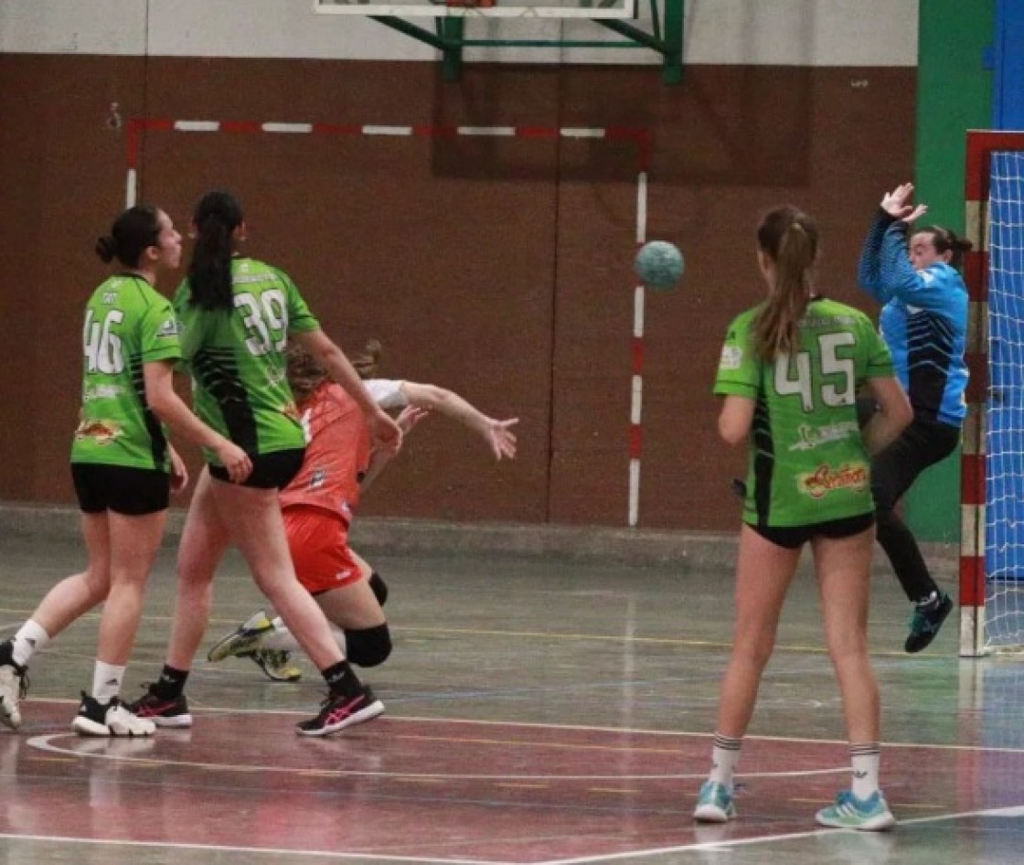 Segundo triunfo del Balonmano Mora femenino, los chicos siguen colistas