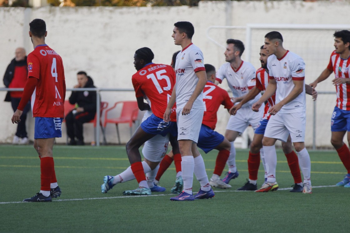 La igualdad en La Vega se salda con un empate en el marcador (1-1)