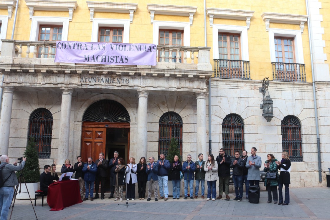 Ayuntamiento de Teruel se une al 25N con representantes de todos los partidos menos Vox