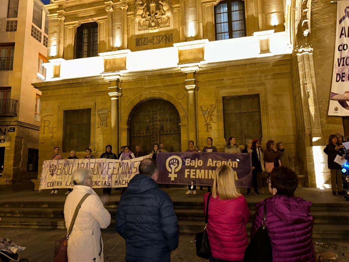 El Bajo Aragón se suma al grito de ‘¡Ni una más, ni una menos!’ en todo el territorio