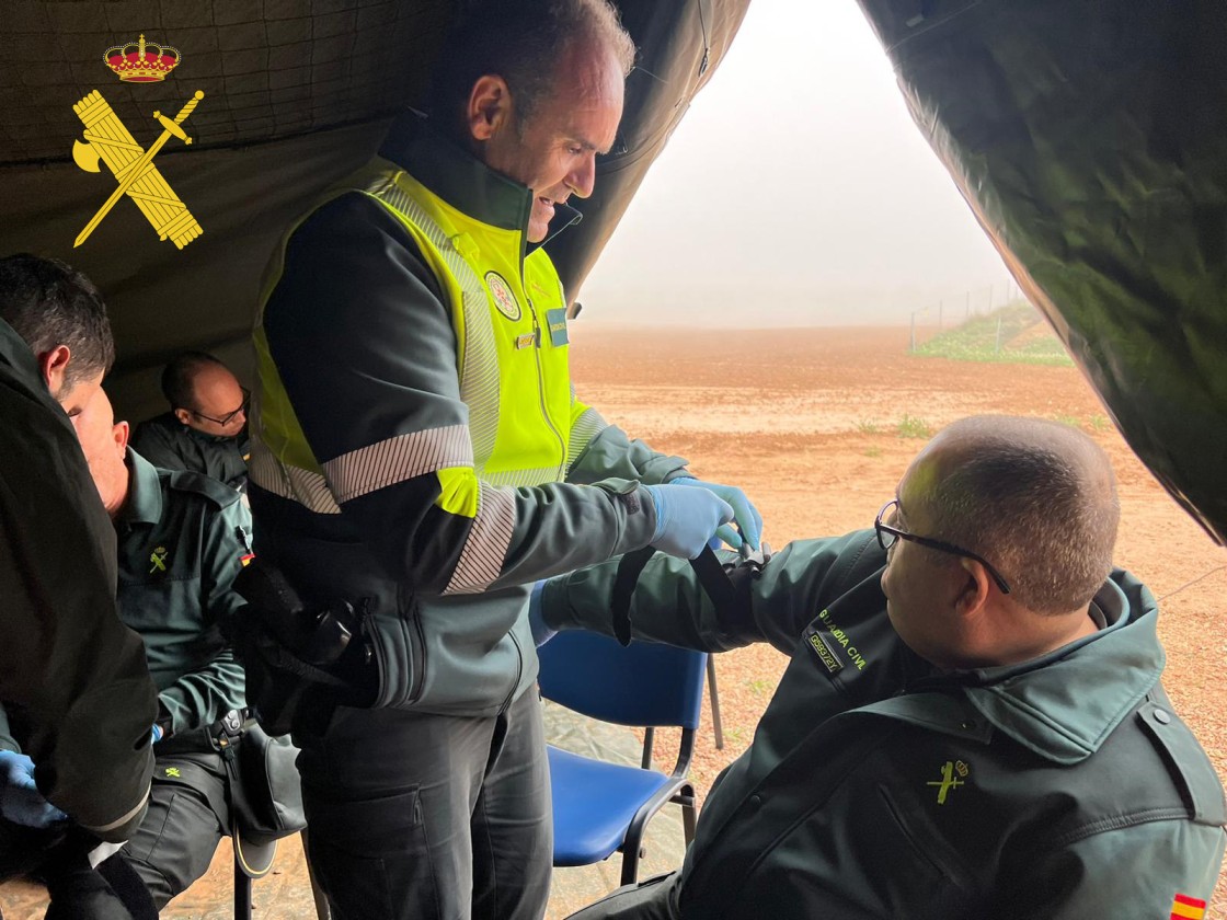 La Guardia Civil de Teruel recibe formación en control de hemorragias y uso del torniquete