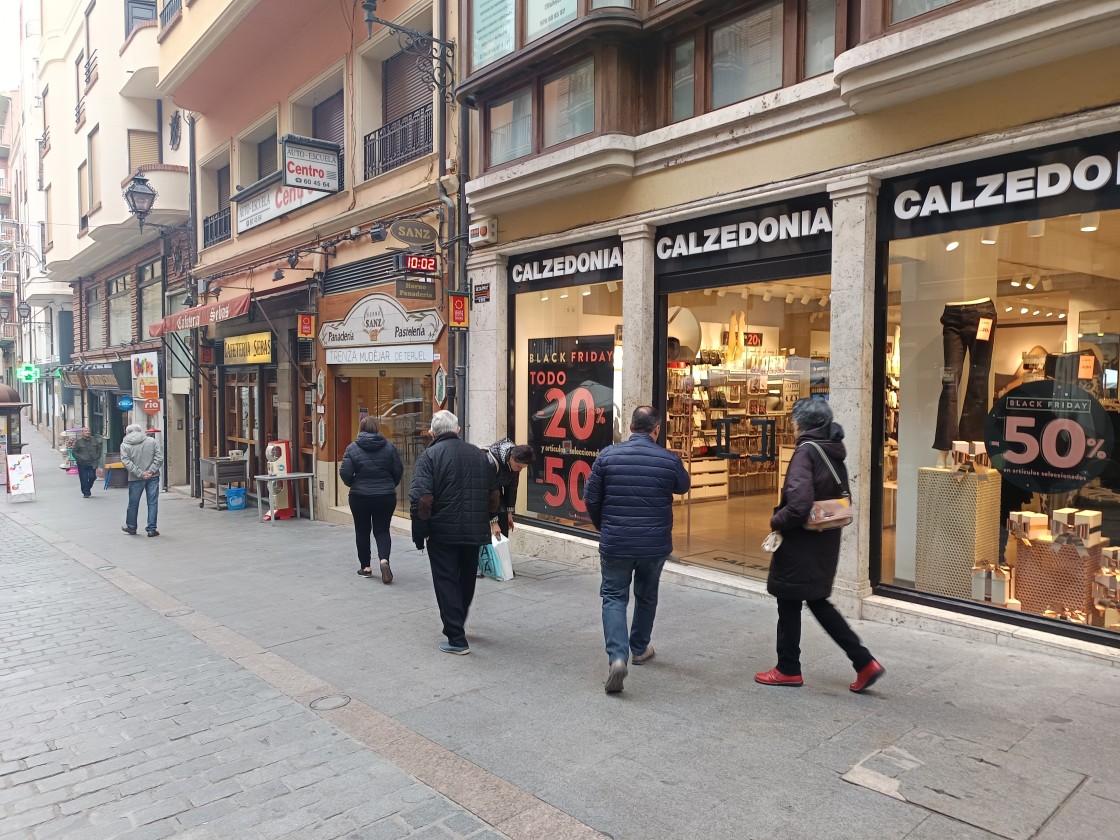 El Centro Comercial Abierto presenta su campaña 'Si vas a hacer Black Friday, hazlo en el CCA de Teruel'