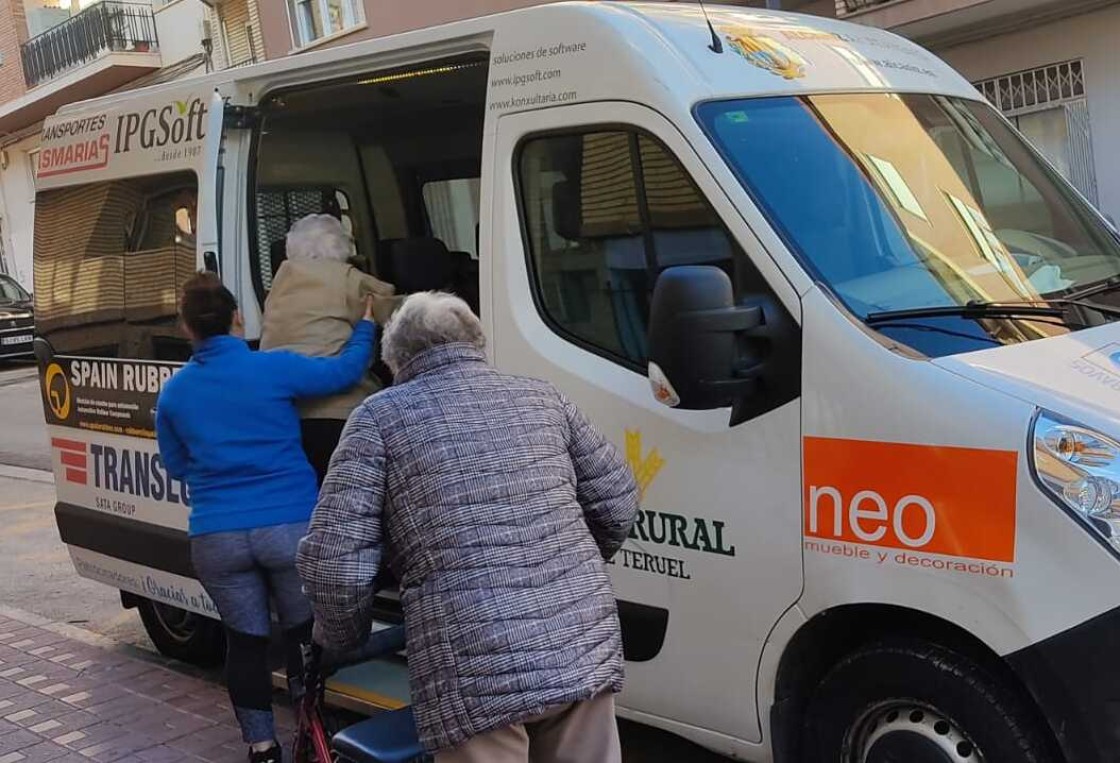 Afedaba Los Calatravos renueva patrocinios para seguir con el transporte adaptado de personas con Alzheimer