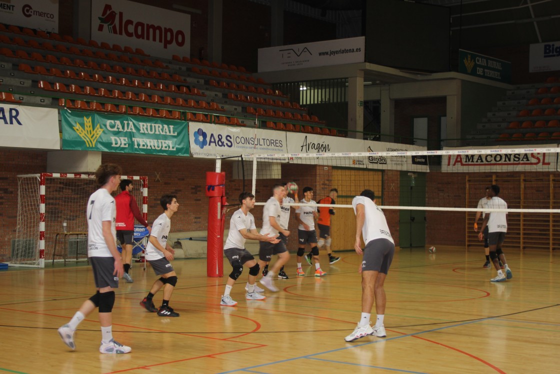 Pamesa Teruel entrena bola a máxima velocidad para tratar de desafiar a Guaguas